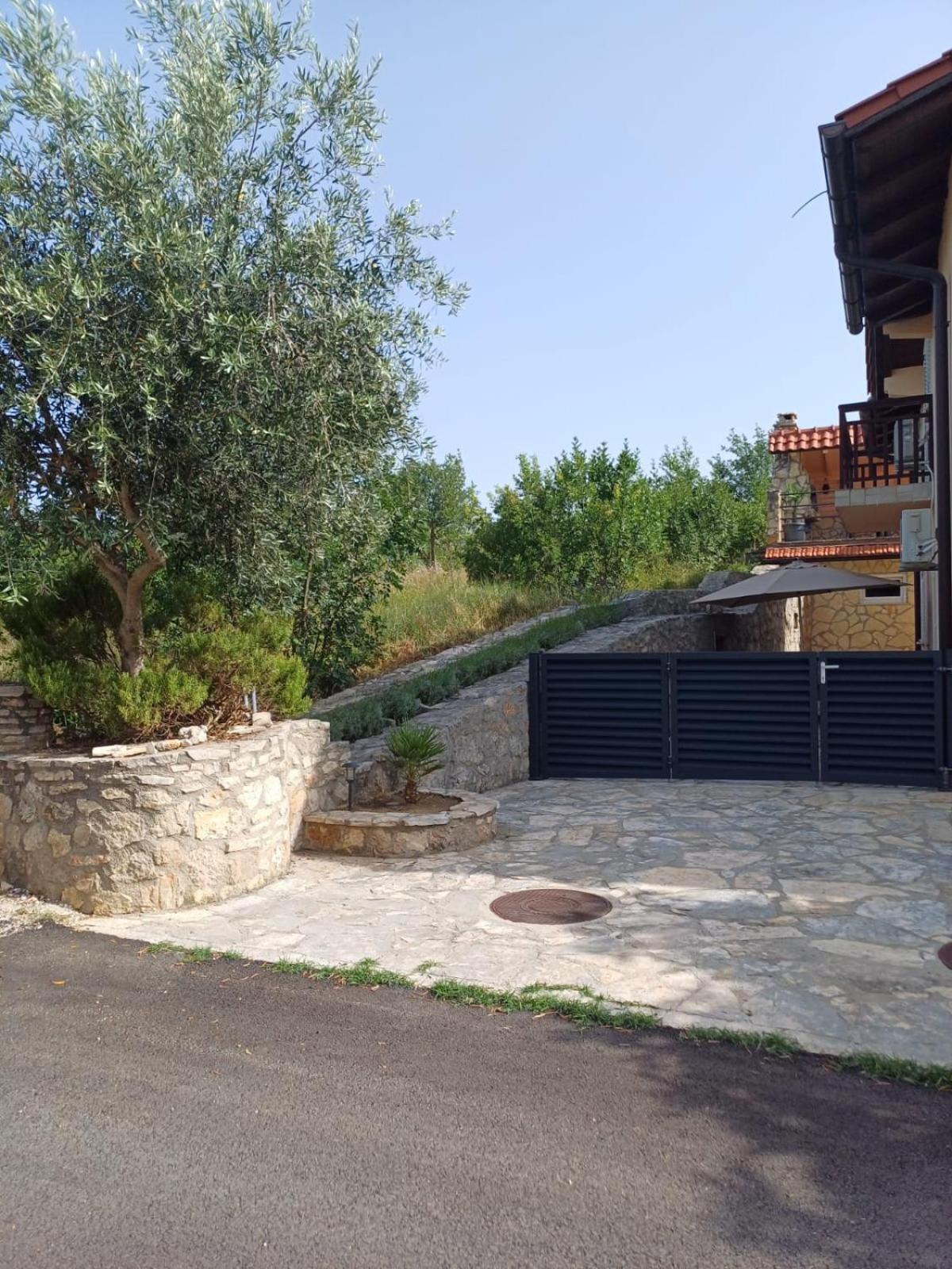 Ambiente Apartment Jasenice  Bagian luar foto